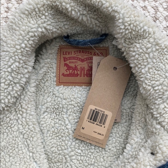 NWT Levi’s Ex-Boyfriend Fleece Lined Denim Trucker Jacket Size Medium - Picture 3 of 8